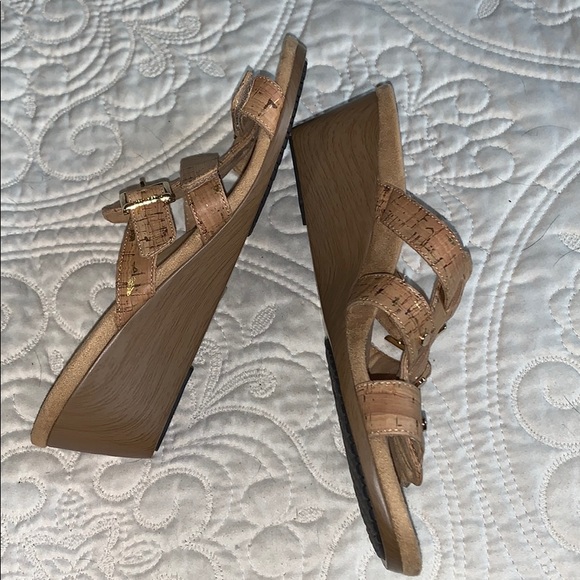 Vionic Wedge Sandals Size 8 NWOT - Picture 5 of 7